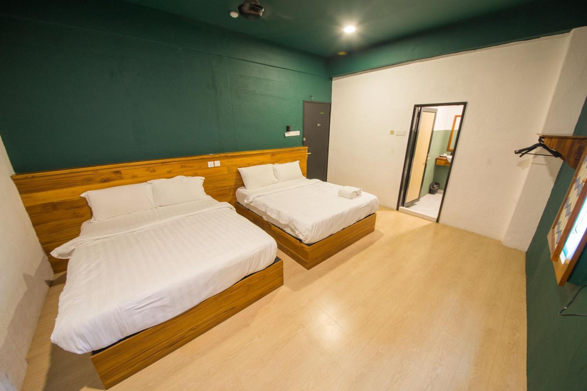 Room V Jalan Sultanah Near Bus Stop Batu Pahat Exterior foto